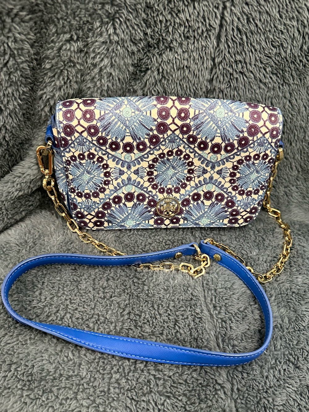 Excellent Pre-Loved Blue and Multi-Pattern Crossbody Bag with Gold Chain